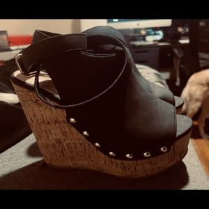 Black Wedges